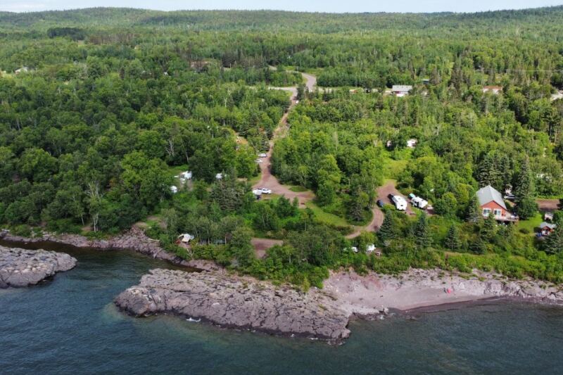 This Little North Shore Town in Minnesota Is Where Crowd-Weary Travelers Quietly Go Instead