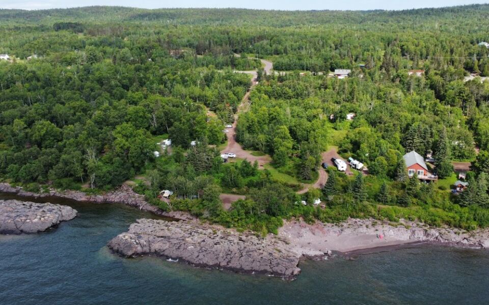 This Little North Shore Town in Minnesota Is Where Crowd-Weary Travelers Quietly Go Instead