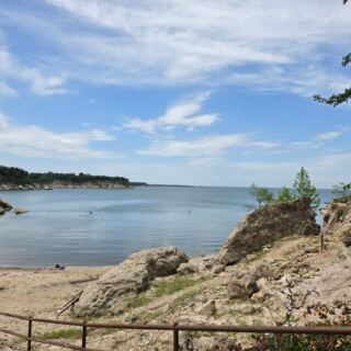 On Texas’s Lake Texoma This State Park Serves Up a Swim Beach, Fossil-Studded Cliff Trails, and Lakeside Camping