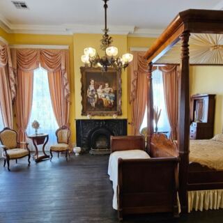 This Grand Natchez Mansion Has Kept Its Antebellum Splendor Standing Since the 1850s