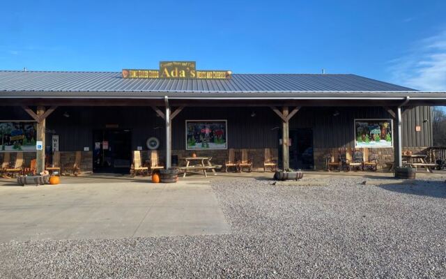 Locals Keep Stopping at This Tennessee Amish Store for Made-to-Order Oven-Roasted Turkey Sandwiches and Free Popcorn