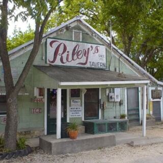 Riley’s Tavern Is a Wonderfully Weird Hill Country Honky-Tonk That Earned Texas’s First Liquor License After Prohibition