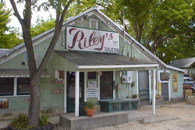 Riley’s Tavern Is a Wonderfully Weird Hill Country Honky-Tonk That Earned Texas’s First Liquor License After Prohibition