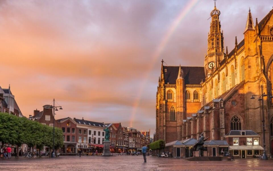 13 Overlooked Towns With More to Offer Than Their Famous Neighbors