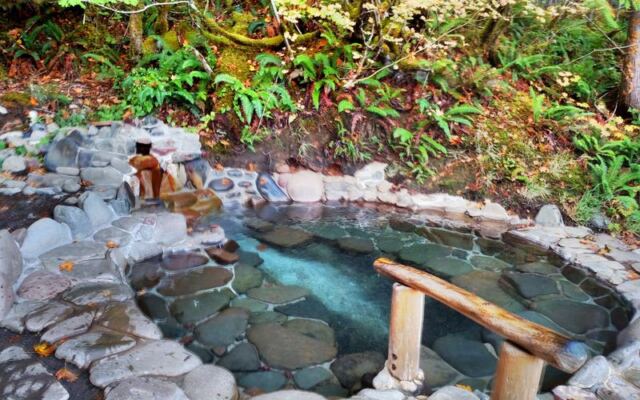 Phones Get Locked Away at This Adults-Only Oregon Spa, and Soaking Is the Only Plan