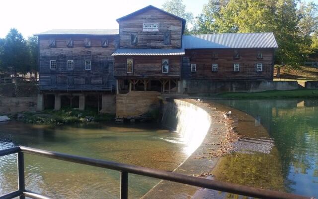 Riders Plan Whole Routes Around This Legendary Tennessee Riverfront Hangout Where the Views Match the Ride