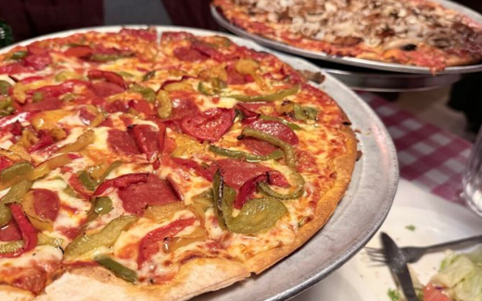 This Old-School New Jersey Tavern Serves Cash-Only Bar Pies Locals Call the State’s Best