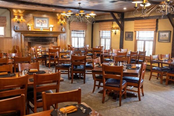 The New Jersey Restaurant Where Comfort Food Comes With Fireplaces and Colonial-Inn Charm