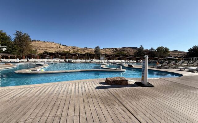 This Historic Oregon Hot Springs Resort Just Reopened With 30 Soaking Pools and a Desert Oasis Feel