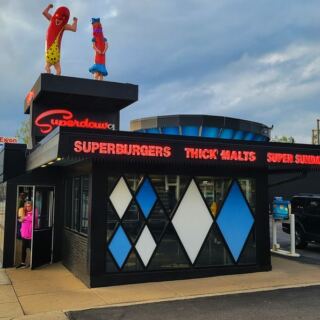 These 15 Illinois Hot Dog Stands Haven’t Changed Since The 1970s, And Loyal Fans Love It That Way