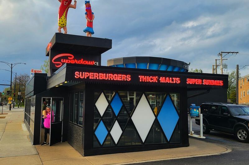 These 15 Illinois Hot Dog Stands Haven’t Changed Since The 1970s, And Loyal Fans Love It That Way