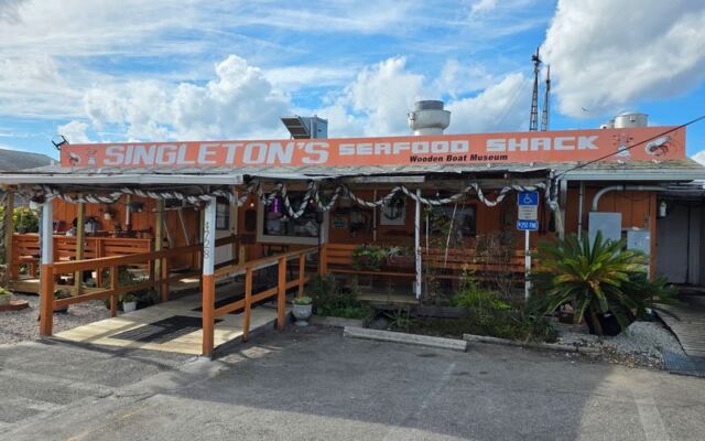 7 Old Florida Seafood Shacks Where You Watch the Boats Bring In Your Dinner