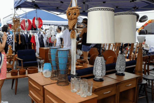 This Sprawling California Antique Market Draws Hundreds of Vendors and Hours of Vintage Treasure Hunting