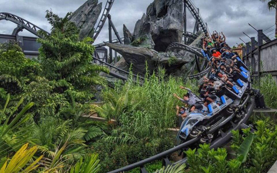 15 Legendary Roller Coasters Every American Theme Park Fan Should Experience