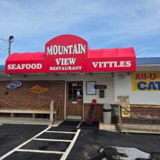 This No-Frills Tennessee Restaurant Serves Endless Catfish and a Following That Won’t Quit