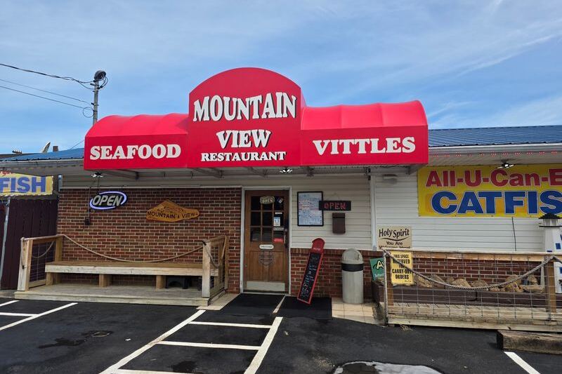 This No-Frills Tennessee Restaurant Serves Endless Catfish and a Following That Won’t Quit