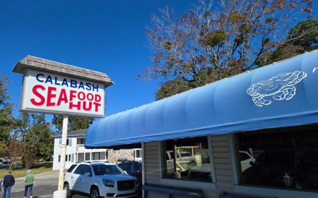 This Hidden North Carolina Fish House Serves Calabash-Style Shrimp So Fresh Locals Drive An Hour For It