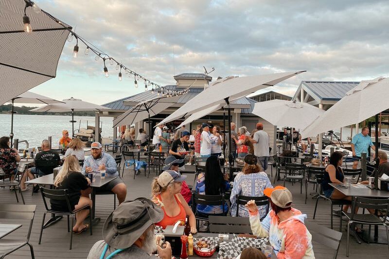 This Laid-Back Tennessee Hangout Sits Out on a Floating Dock Where You Boat Up for Live Music and Cold Drinks