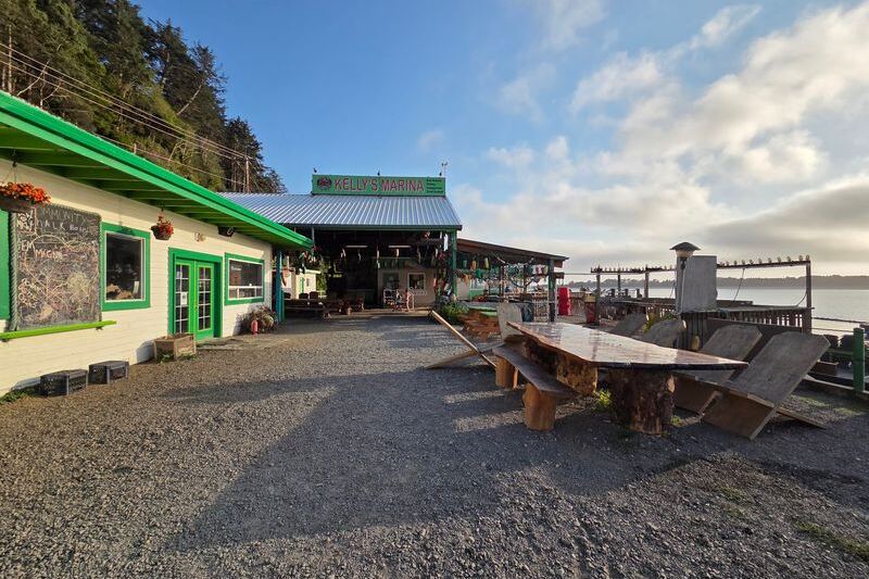 This Oregon Marina Lets You Catch Your Own Crab Off the Dock and Cooks It Up Fresh