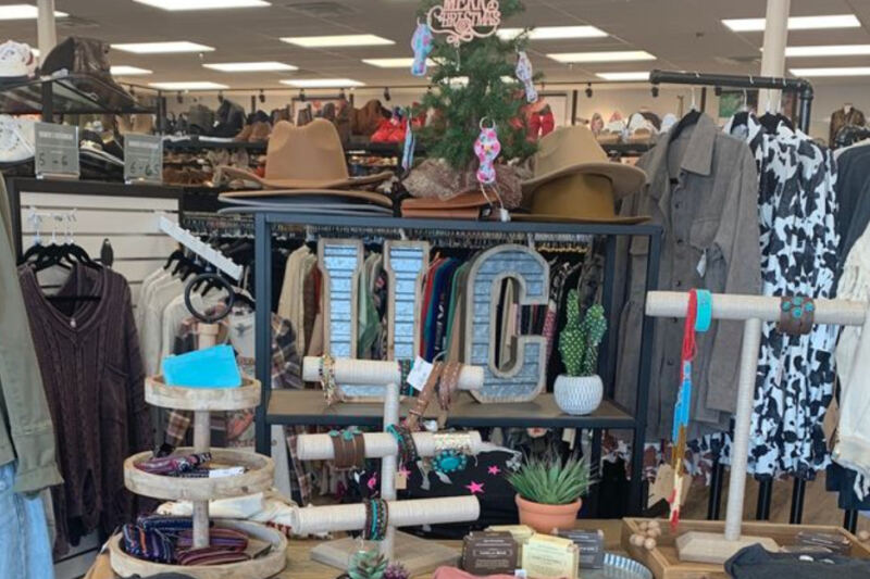 This Tennessee Resale Shop Racks Up Name Brands So Cheap You Can Fill A Cart Without The Guilt