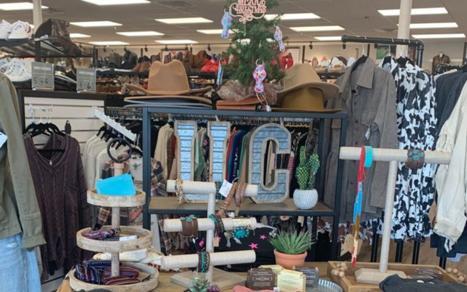 This Tennessee Resale Shop Racks Up Name Brands So Cheap You Can Fill A Cart Without The Guilt