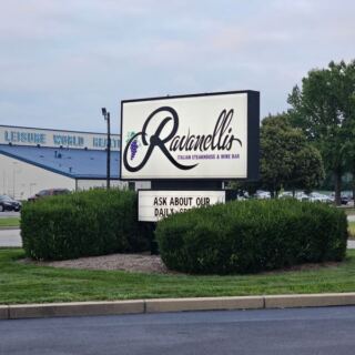 Ravanelli’s In Collinsville, Illinois Piles On Fried Chicken So Generously You’ll Leave With Tomorrow’s Lunch