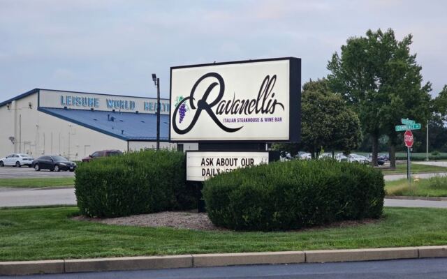 Ravanelli’s In Collinsville, Illinois Piles On Fried Chicken So Generously You’ll Leave With Tomorrow’s Lunch