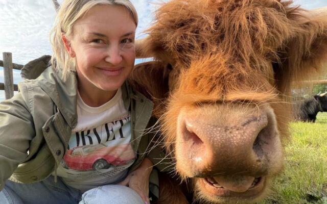 There’s An Oregon Farm Where You Can Meet And Brush Fluffy Highland Cows Up Close