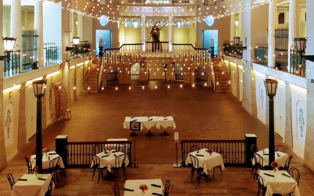 This Tucked-Away St. Augustine Cafe in Florida Serves Lunch Inside a Former Gilded Age Swimming Pool