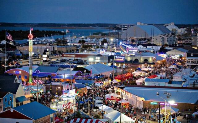 This North Carolina Coastal Festival Packs The Crystal Coast Waterfront With Live Music, Fireworks, And Fresh Seafood