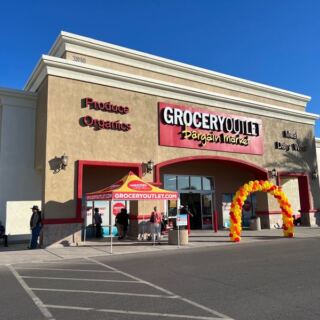 At This Nevada Discount Grocery, Shoppers Fill a Cart for Cheap and Swear the Prices Can’t Be Beat