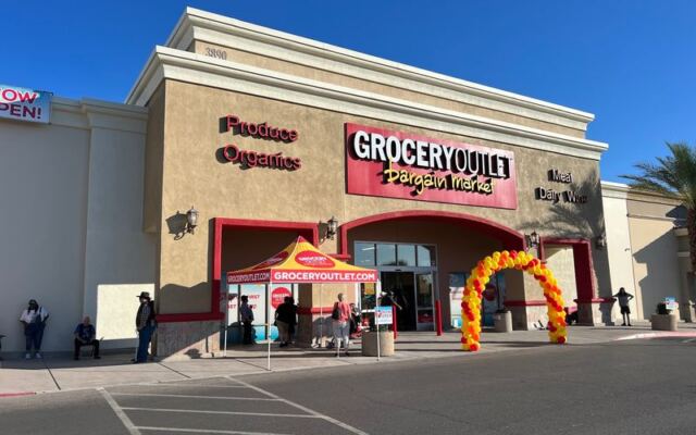 At This Nevada Discount Grocery, Shoppers Fill a Cart for Cheap and Swear the Prices Can’t Be Beat
