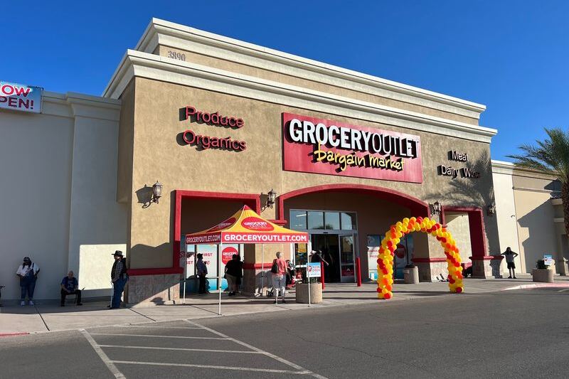At This Nevada Discount Grocery, Shoppers Fill a Cart for Cheap and Swear the Prices Can’t Be Beat