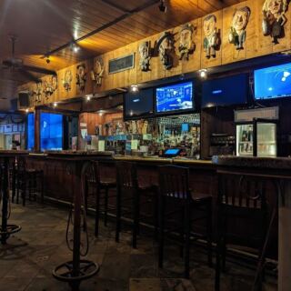 New Orleans Regulars Pack This Laid-Back Carrollton Tavern for Half-Off Oyster Tuesdays and 400-Plus Beers