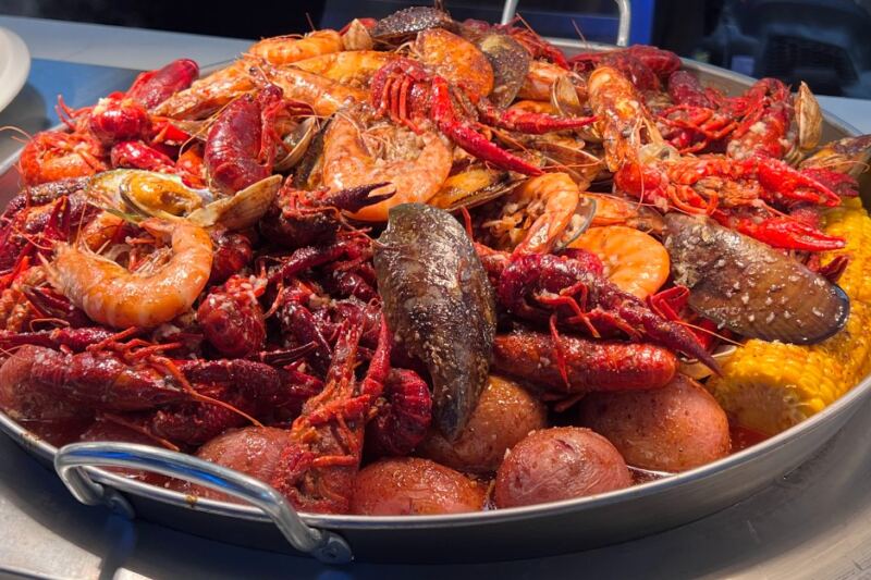 This Minnesota Buffet Has Lobster, Sushi, Sashimi And Seafood Boils