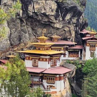 13 Breathtaking Temples Set Against Mountains, Forests, and Ancient Cities