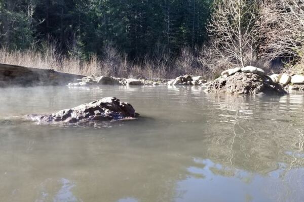 Grown-Ups Slip Into This Oregon Soaking Pool With Warm Water and Endless Quiet to Unwind