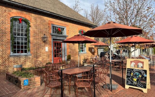 This Beloved Williamsburg Gastropub Wins Virginia Locals Over With Its Classic Burger and Historic Old-Bank Charm