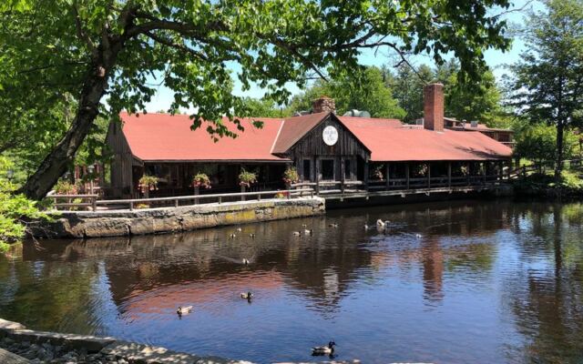 These 8 Old-School Massachusetts Restaurants Have Been Feeding Locals Since Long Before You Were Born
