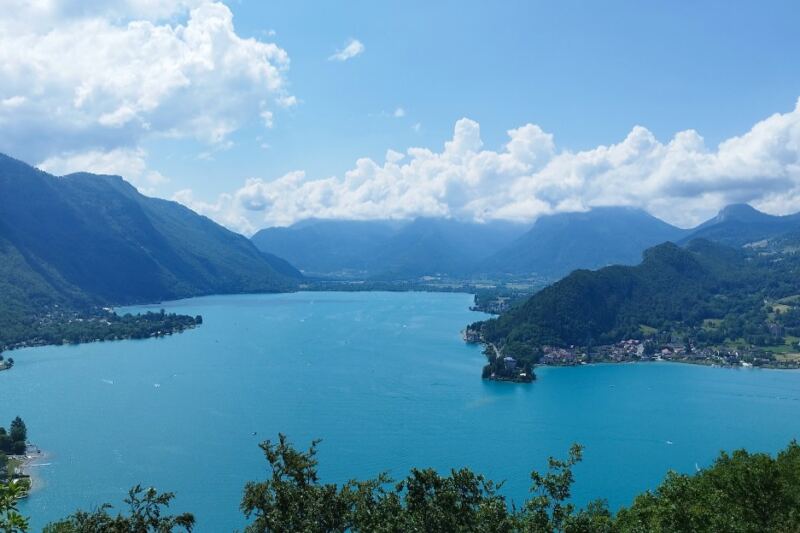 10 European Lakes With Crystal-Clear Water and Dramatic Mountain Backdrops