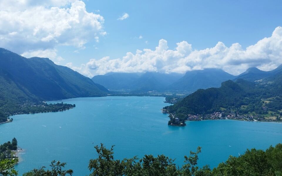 10 European Lakes With Crystal-Clear Water and Dramatic Mountain Backdrops