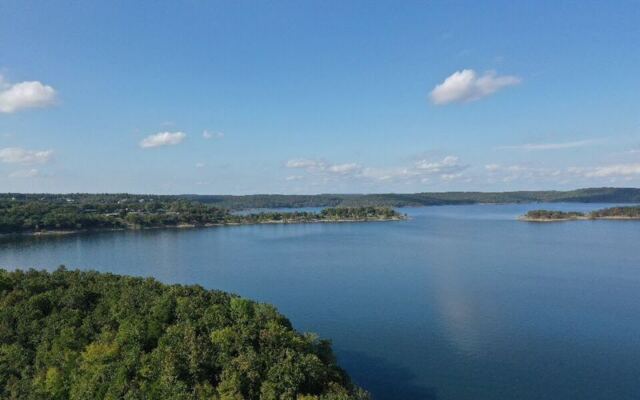 This Stunning Northeast Oklahoma Lake Feels Like a Wild Hidden Paradise When the Air Turns Crisp