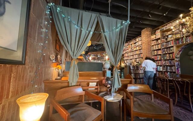 This Cozy Chattanooga Bar Is Packed With Used Books You Can Browse, Sip a Cocktail Over, and Take Home