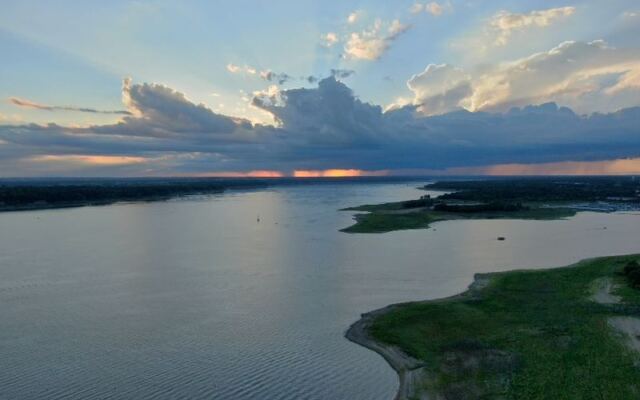 This Man-Made Iowa Reservoir Is Great for Boating and Fishing, but the Water Drops So Far the Shore Sits 50 Feet Below