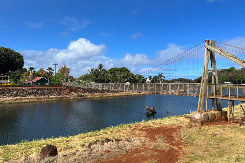 This Swaying Hawaii Footbridge Rattles Nerves With Every Wobbly Step Over the River