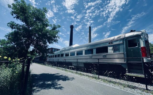 This Vintage Berkshires Train in Massachusetts Skips the Locomotive Because Its 1953 Budd Car Powers Itself