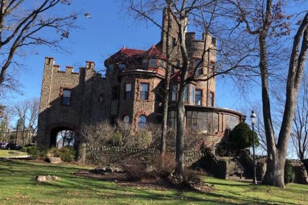 This New Jersey Castle Park Turns A Quiet Hilltop Stop Into A Storybook Walk