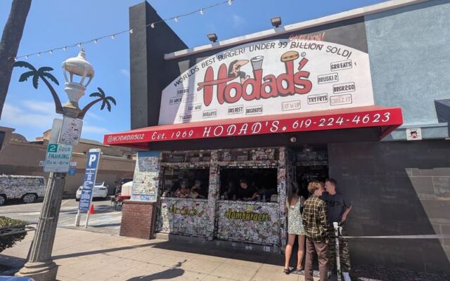 This Laid-Back San Diego Beach Joint Stacks Burgers So Sky-High the ‘Mini’ Eats Like a Regular