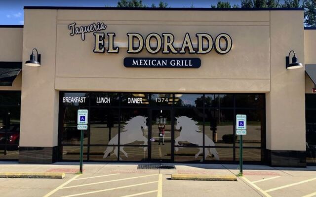 Craving Real Horchata? These 7 Illinois Taquerias Pour It Fresh And Cold By The Glass