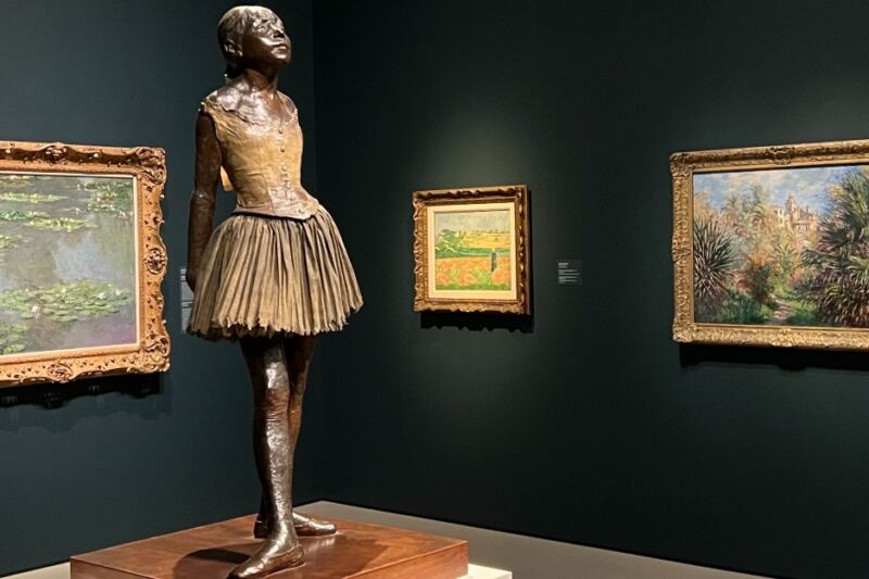 Monet Hangs Beneath a Dazzling Chihuly Glass Ceiling at This Florida Museum